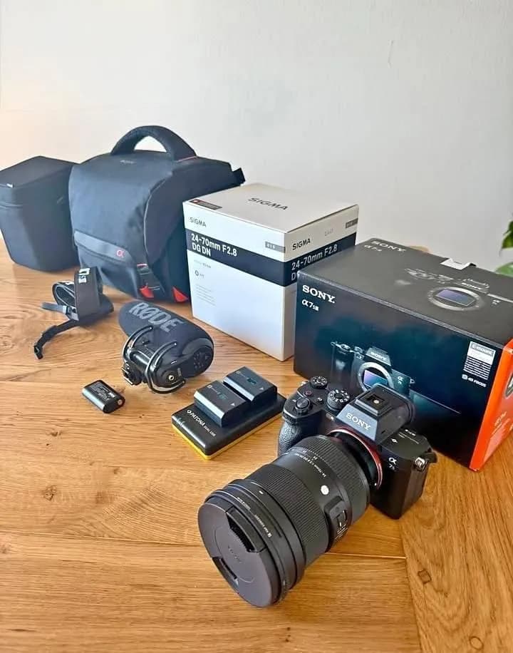 Sony Alpha 7s III mit ihrer Ausrüstung