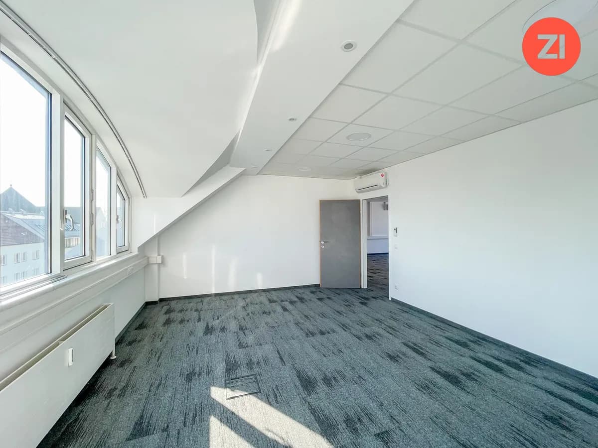 Linz Innenstadt: Top sanierte Büro / Praxisfläche
mit ca. 70 m² großen Veranstaltungsraum - Bild 1