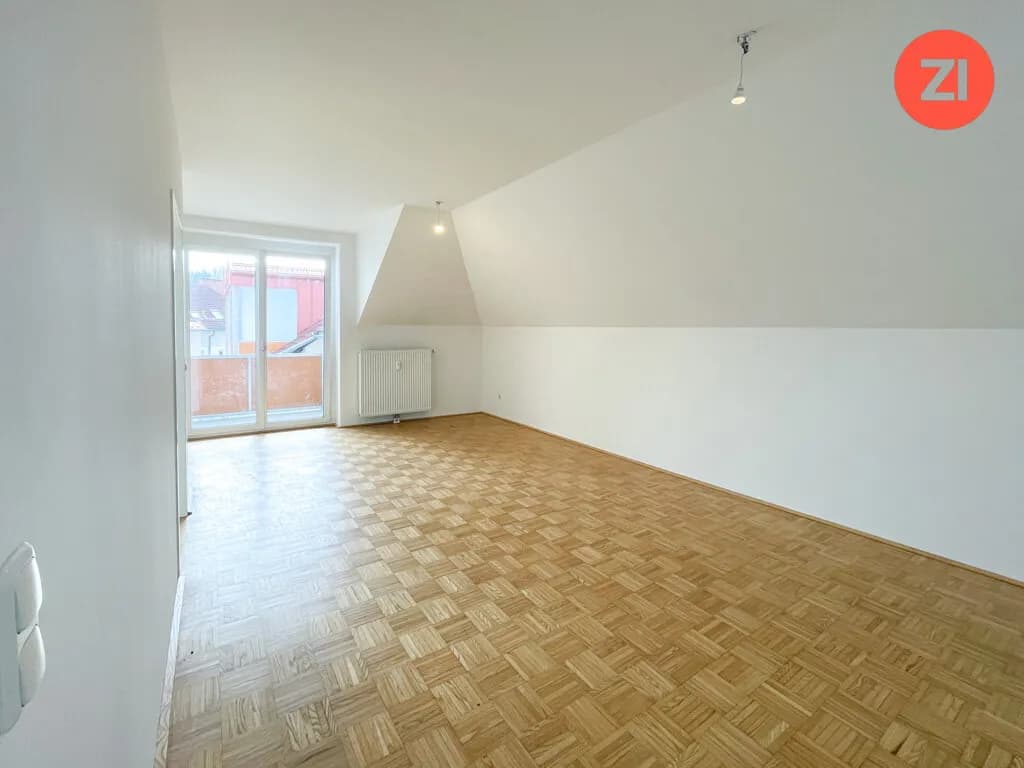 2 - Zimmer Dachgeschoss-Wohnung inkl. Loggia und Tiefgaragen-Parkplatz - Bild 1