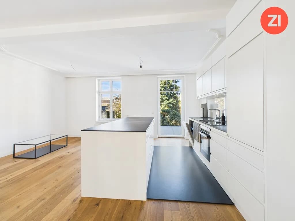 Einzigartige 4,5-Zimmer-Altbauwohnung mit großzügigem Balkon und Innenhofblick