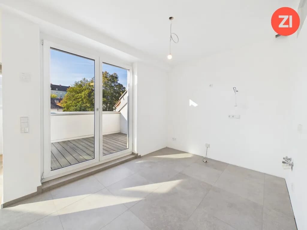 Helle renovierte 2- Zimmer Wohnung mit Balkon und Klimaanlage im Dachgeschoss - Froschberg