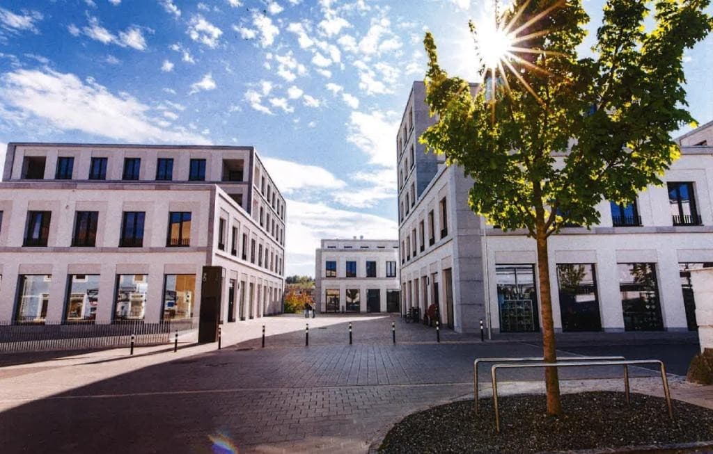Diverse Flächen im ONE,   ca.  500 m2 Büro,  130 m2 Studion und ca.  350 m2 teilbare  Geschäftsfläche - Bild 1