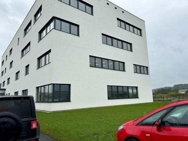 Helles, freundliches Büro, Erstbezug-Autobahnnähe    264 m2 im 1. Stock und 300 m2 im 3. Stock verfügbar - Bild 1
