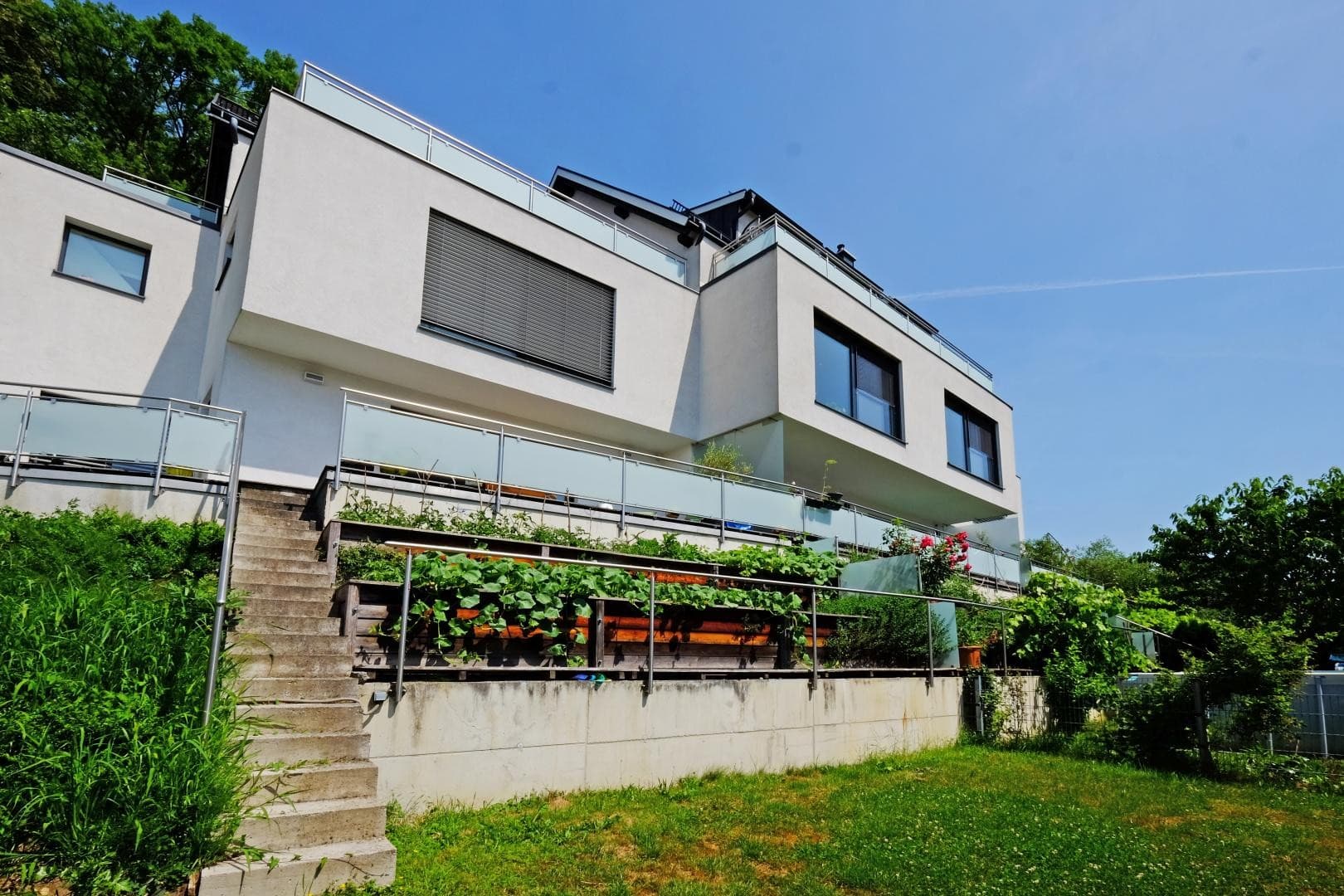LUXUSREIHENHAUS mit Gebirgsblick-nahe Uni Linz sehr hochwertig gebaut - Bild 1