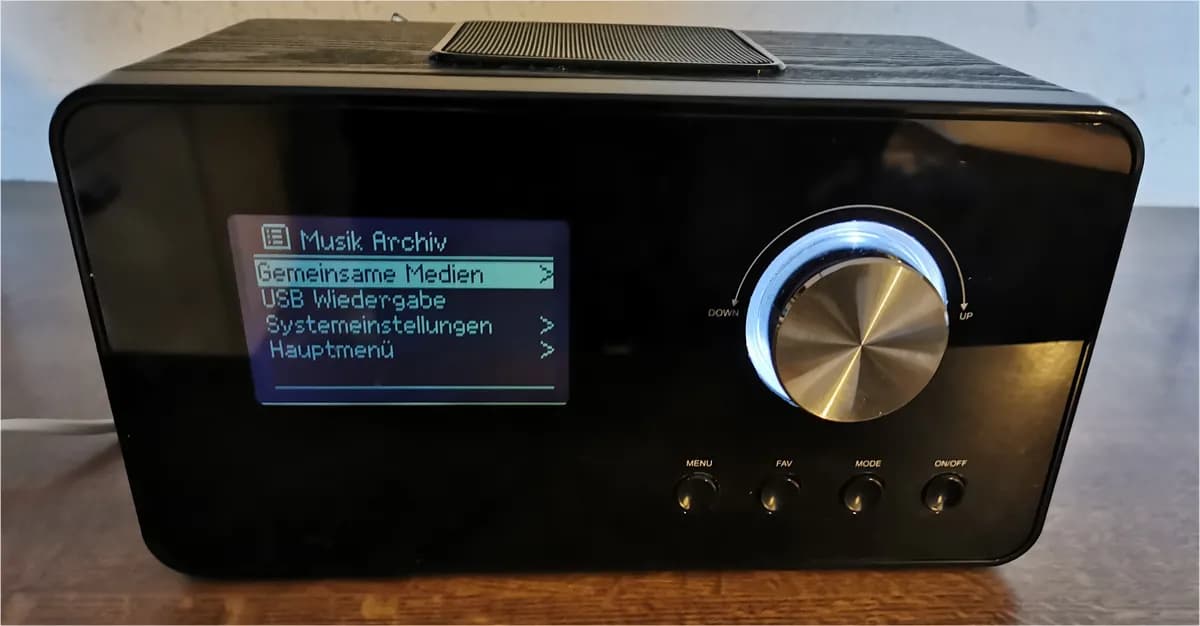 TEVION Internetradio IWR 304 Ich verkaufe hier ein TEVION Internetradio. Das Radio funktioniert tadellos und besticht durch den tollen Sound. Bedienungsanleitung kann man sich aus dem Netz herunterladen. Das Radio wird so wie auf den Bildern zu sehen, versendet. Fixpreis Privatverkauf: Kommunikation nur via E-Mail – keine Selbstabholung oder Telefonate Der Artikel wird nach bestem Wissen und Gewissen, so wie umschrieben, angeboten. Der Verkauf erfolgt ausnahmslos unter Ausschluss jeglichem Rückgabe-oder Umtauschrecht. Versand- und Verpackungskosten: Österreich: 8,00 Euro Bezahlung erfolgt per Vorauskasse (IBAN)