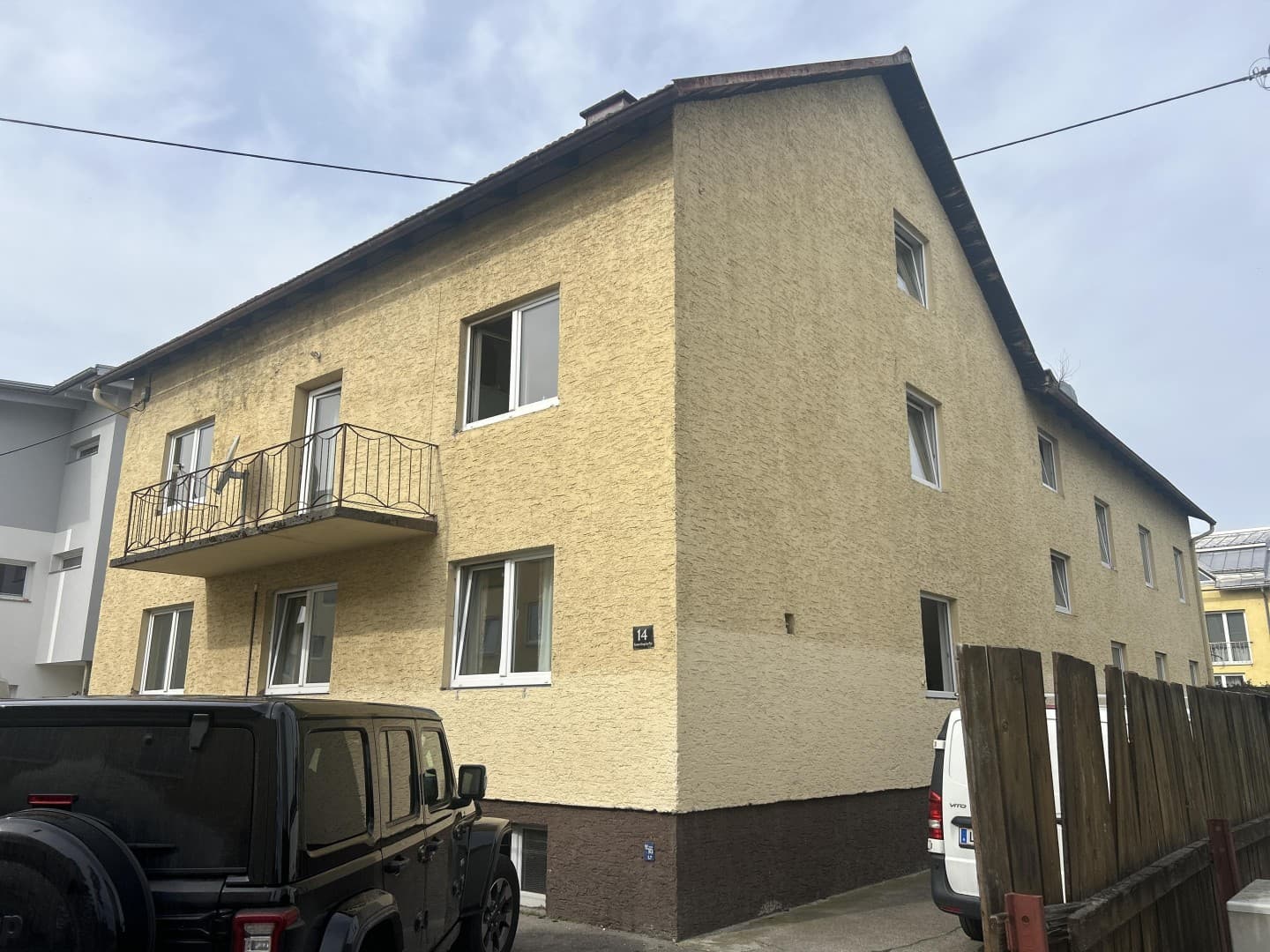 Arbeiterheim mit 28 Zimmern in Traun/St. Martin -etwas sanierungsbedĂźrftig - teilvermietet