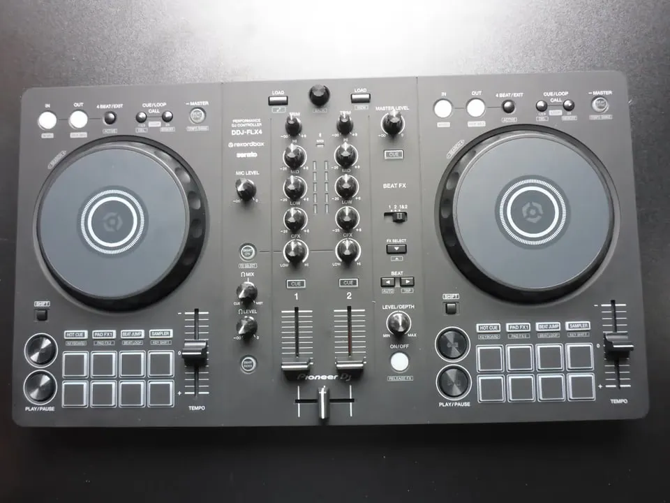 Pioneer DDJ-FLX4 und Zubehör