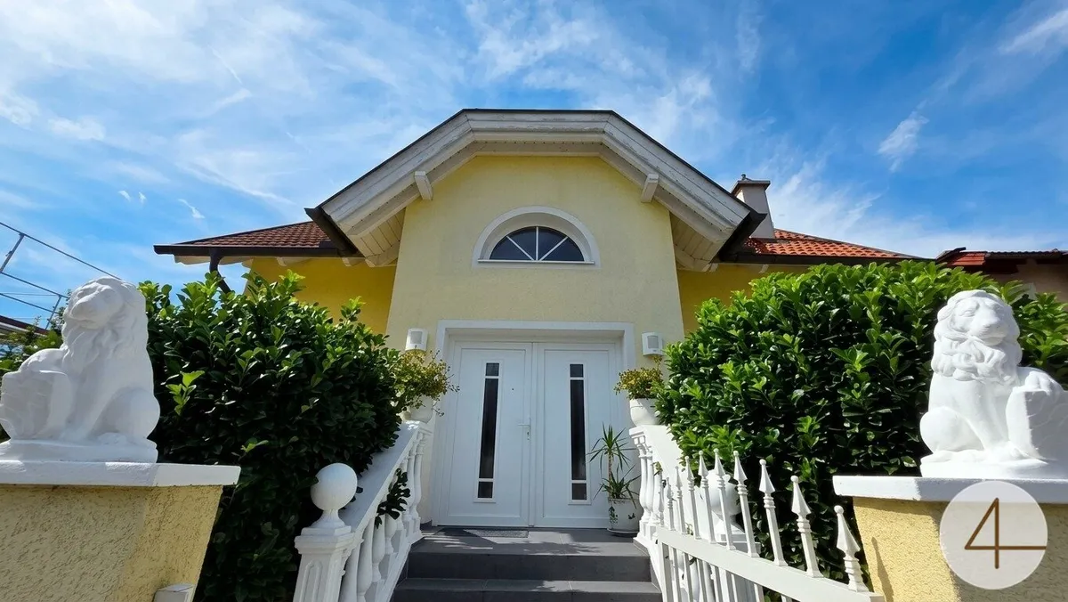 Wohnen mit Stil – Exklusives Einfamilienhaus mit traumhaftem Garten