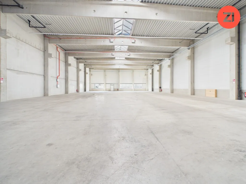 Neuwertige Lagerhalle nahe Salzburger Straße zu mieten