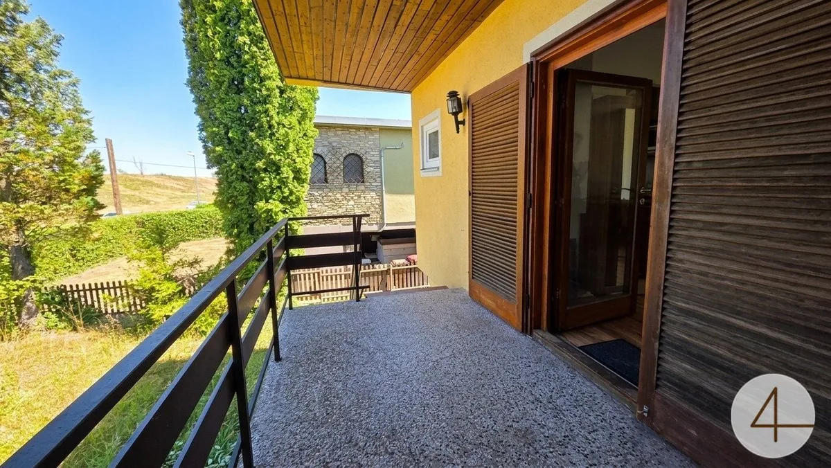 Charmantes Ferienhaus mit Terrasse – ganzjährig bewohnbar